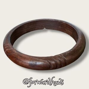 Carved Wooden Bangle Bracelet – Natural and Elegant